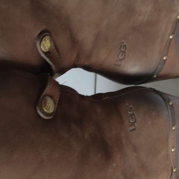 UGG Boots - Picture 7 of 8